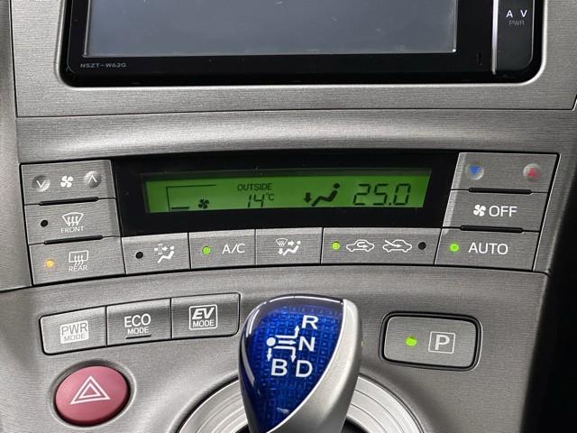 プリウス ジョシュセキリフトアップＡ　メモリーナビ　フルセグ　バックカメラ　ＥＴＣ　ドラレコ　スマートキー　イモビライザー　ＨＩＤヘッドライト　横滑り防止装置　オートエアコン　パワーウィンドウ　ＡＢＳ　純正アルミ　記録簿（11枚目）