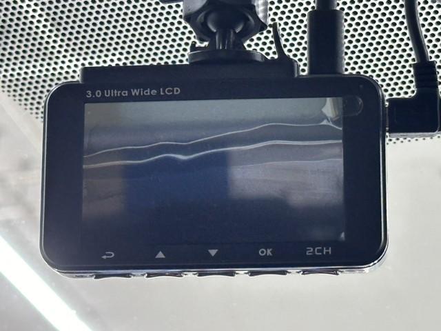 プリウス ジョシュセキリフトアップＡ　メモリーナビ　フルセグ　バックカメラ　ＥＴＣ　ドラレコ　スマートキー　イモビライザー　ＨＩＤヘッドライト　横滑り防止装置　オートエアコン　パワーウィンドウ　ＡＢＳ　純正アルミ　記録簿（13枚目）