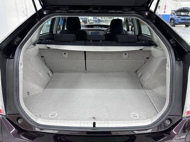 プリウス ジョシュセキリフトアップＡ　メモリーナビ　フルセグ　バックカメラ　ＥＴＣ　ドラレコ　スマートキー　イモビライザー　ＨＩＤヘッドライト　横滑り防止装置　オートエアコン　パワーウィンドウ　ＡＢＳ　純正アルミ　記録簿（19枚目）