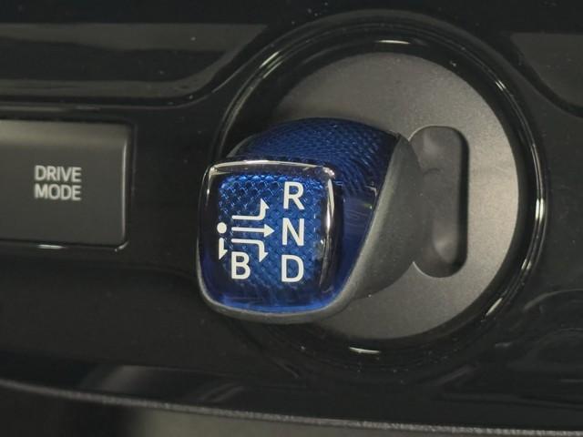 プリウス Ｓ　１００Ｖ　取説記録簿　アイスト　ＥＳＣ　スマートキ－　メモリーナビゲーション　ＬＥＤヘッドライト　ＥＴＣ車載器　フルオートエアコン　ナビ　クルーズコントロール　エアバッグ　イモビ　パワーウインドウ（12枚目）