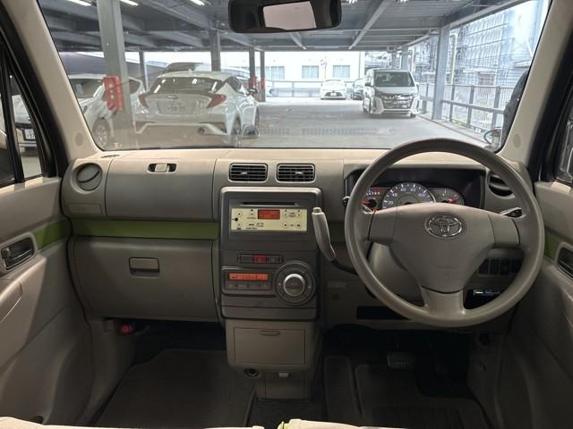 ピクシススペース Ｘ　ＡＵＸ　スマートキー　パワーウィンドウ　オートエアコン　キーレス　ワンオーナー車　ＡＢＳ　Ｗエアバッグ　パワステ　記録簿　アイドリングストップ付き　セキュリティー　フルフラット　ＣＤプレイヤー　ＳＲＳ（7枚目）