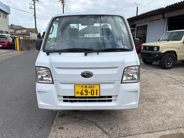 サンバートラック ＴＢ　４ＷＤ　５ＭＴ　エアコン　パワステ　純正ラジオ（2枚目）