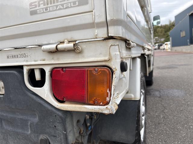 サンバートラック ＴＢ　４ＷＤ　５ＭＴ　エアコン　パワステ　純正ラジオ（28枚目）