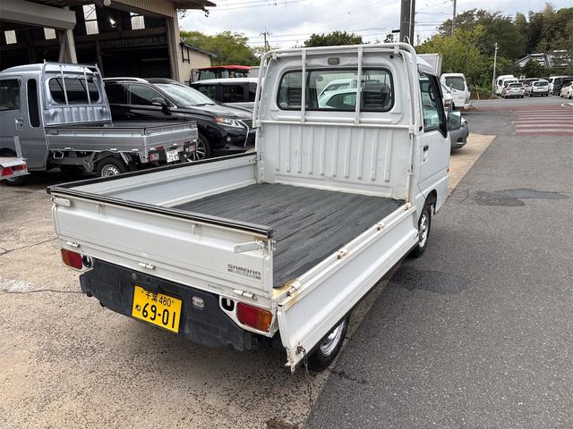 サンバートラック ＴＢ　４ＷＤ　５ＭＴ　エアコン　パワステ　純正ラジオ（29枚目）