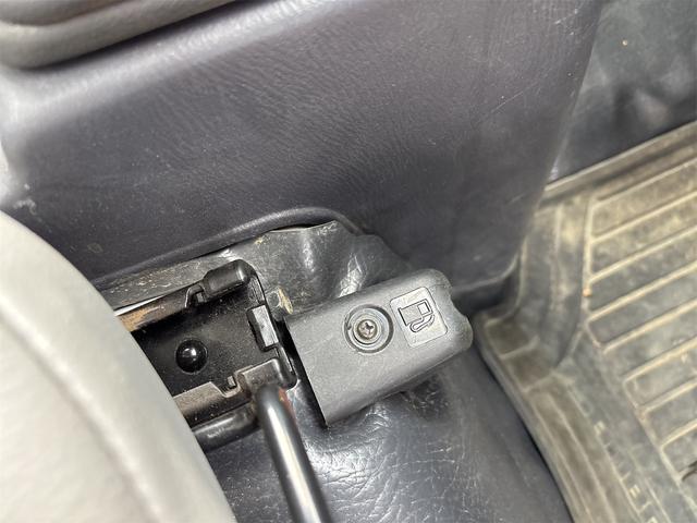 サンバートラック ＴＢ　４ＷＤ　５ＭＴ　エアコン　パワステ　純正ラジオ（32枚目）