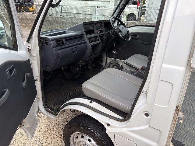 サンバートラック ＴＢ　４ＷＤ　５ＭＴ　エアコン　パワステ　純正ラジオ（33枚目）