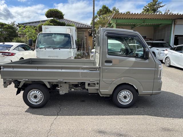 キャリイトラック ＫＣ　届出済未使用車　４ＷＤ　５ＭＴ　アイドリングストップ　オートライト　クリアナンスソナー　エアコン　パワステ　ＡＭ／ＦＭラジオ（4枚目）