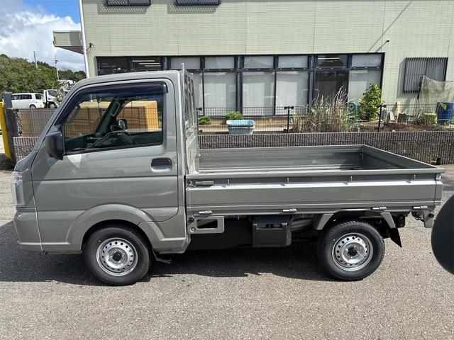 キャリイトラック ＫＣ　届出済未使用車　４ＷＤ　５ＭＴ　アイドリングストップ　オートライト　クリアナンスソナー　エアコン　パワステ　ＡＭ／ＦＭラジオ（5枚目）
