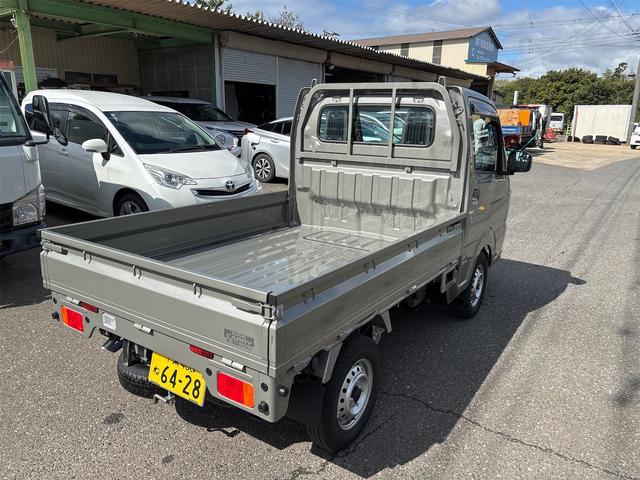 キャリイトラック ＫＣ　届出済未使用車　４ＷＤ　５ＭＴ　アイドリングストップ　オートライト　クリアナンスソナー　エアコン　パワステ　ＡＭ／ＦＭラジオ（26枚目）