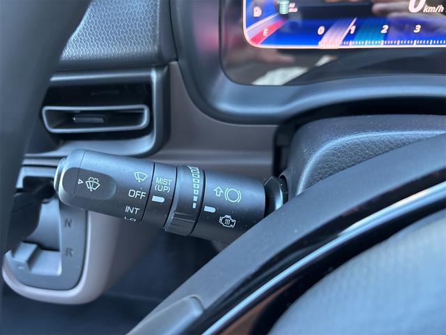 キャンター 　３ｔ　６ＡＴ　新明和製　強化ダンプ支柱付　ＤＵＯＮＩＣ　液晶メーター　アイドリングストップ　バックモニター　Ｂｌｕｅｔｏｏｔｈ対応ラジオ　ＬＥＤヘッドライト　マニュアルエアコン　アクティブサイド（18枚目）