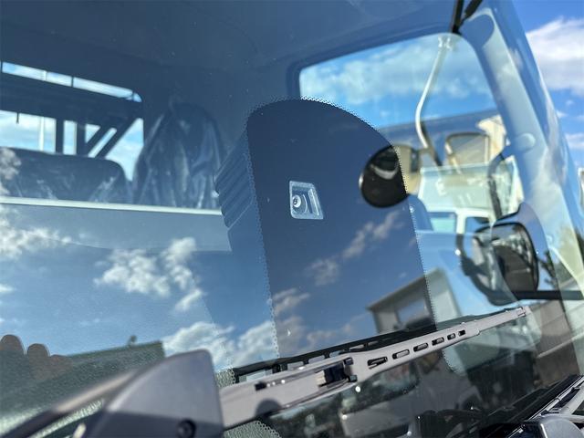 ファイター 3.5t 6MT 新明和製アームロール バックモニター Bluetooth対応ラジオ 車線逸脱警報装置 HID&フォグ 車幅灯 作業灯 オートエアコン(7枚目)