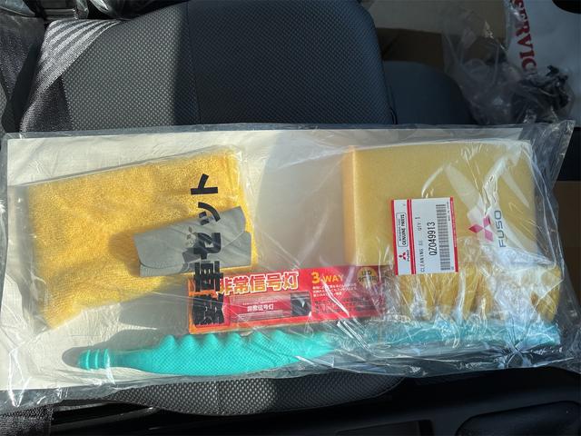 ファイター 3.5t 6MT 新明和製アームロール バックモニター Bluetooth対応ラジオ 車線逸脱警報装置 HID&フォグ 車幅灯 作業灯 オートエアコン(28枚目)