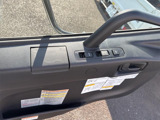 ファイター 3.5t 6MT 新明和製アームロール バックモニター Bluetooth対応ラジオ 車線逸脱警報装置 HID&フォグ 車幅灯 作業灯 オートエアコン(30枚目)