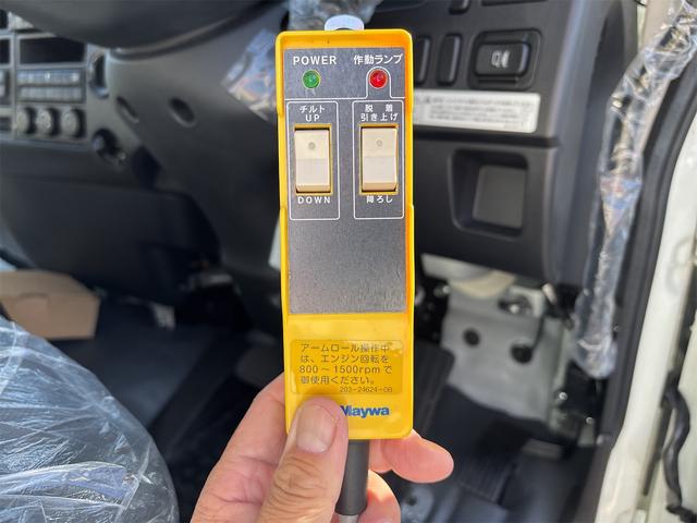 ファイター 3.5t 6MT 新明和製アームロール バックモニター Bluetooth対応ラジオ 車線逸脱警報装置 HID&フォグ 車幅灯 作業灯 オートエアコン(34枚目)