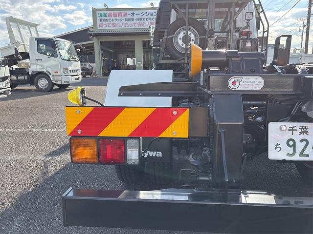 ファイター 3.5t 6MT 新明和製アームロール バックモニター Bluetooth対応ラジオ 車線逸脱警報装置 HID&フォグ 車幅灯 作業灯 オートエアコン(40枚目)