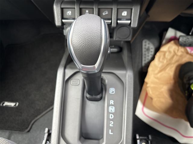 ジムニー XC 届出済未使用車 4AT ブラック2トーンルーフ仕様 スズキセーフティサポート LEDヘッドライト ヘッドランプウオッシャー スマートキー 16インチアルミホイール(11枚目)