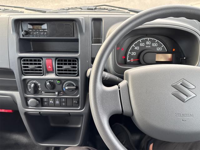 キャリイトラック KCエアコン・パワステ農繁仕様 届出済未使用車 5MT 4WD スズキセーフティサポート デフロック LED荷台作業灯 リアゲートチェーン AM/FMラジオ 電波式キーレスエントリー エアコン パワステ パワーウインドウ(13枚目)