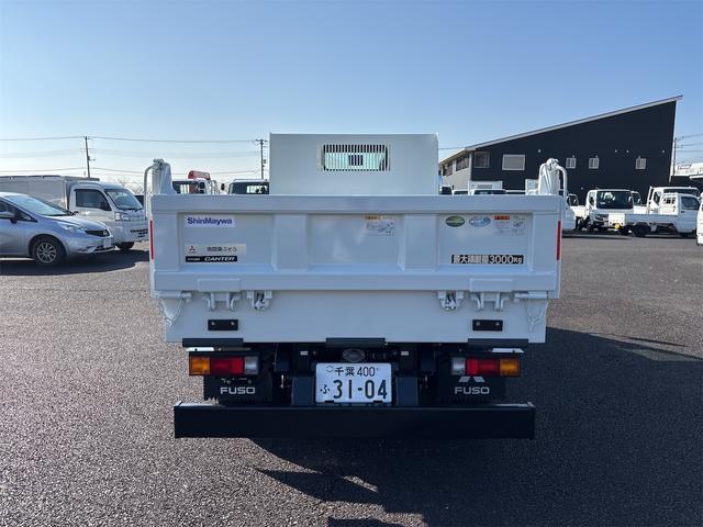 キャンター 全低床ダンプ　新明和製ローダーダンプ　３ｔ　５ＭＴ　助手席サンバイザー　助手席電動格納ミラー　バックモニター　スマートキー　ＬＥＤヘッドライト　Ｂｌｕｅｔｏｏｔｈ対応オーディオ（3枚目）