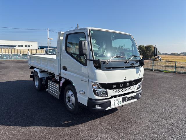 キャンター 全低床ダンプ　新明和製ローダーダンプ　３ｔ　５ＭＴ　助手席サンバイザー　助手席電動格納ミラー　バックモニター　スマートキー　ＬＥＤヘッドライト　Ｂｌｕｅｔｏｏｔｈ対応オーディオ（6枚目）
