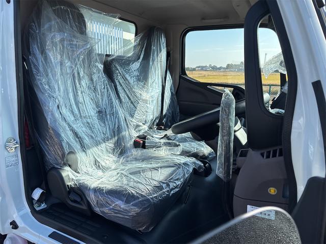 キャンター 全低床ダンプ　新明和製ローダーダンプ　３ｔ　５ＭＴ　助手席サンバイザー　助手席電動格納ミラー　バックモニター　スマートキー　ＬＥＤヘッドライト　Ｂｌｕｅｔｏｏｔｈ対応オーディオ（12枚目）