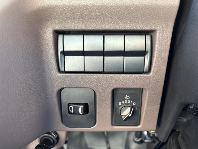 キャンター 全低床ダンプ　新明和製ローダーダンプ　３ｔ　５ＭＴ　助手席サンバイザー　助手席電動格納ミラー　バックモニター　スマートキー　ＬＥＤヘッドライト　Ｂｌｕｅｔｏｏｔｈ対応オーディオ（21枚目）