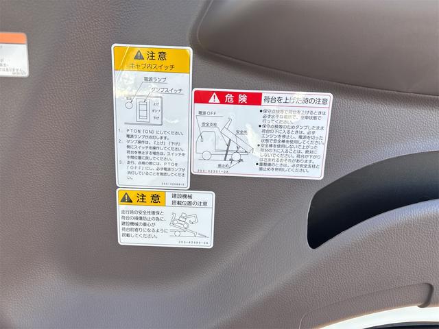 キャンター 全低床ダンプ　新明和製ローダーダンプ　３ｔ　５ＭＴ　助手席サンバイザー　助手席電動格納ミラー　バックモニター　スマートキー　ＬＥＤヘッドライト　Ｂｌｕｅｔｏｏｔｈ対応オーディオ（28枚目）