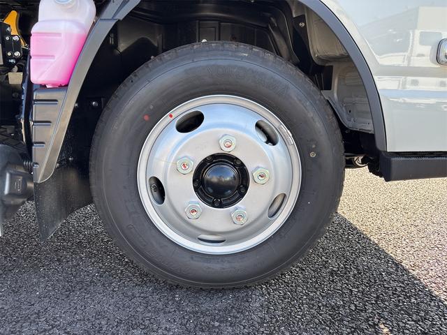 キャンター 全低床ダンプ　新明和製ローダーダンプ　３ｔ　５ＭＴ　助手席サンバイザー　助手席電動格納ミラー　バックモニター　スマートキー　ＬＥＤヘッドライト　Ｂｌｕｅｔｏｏｔｈ対応オーディオ（31枚目）