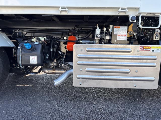 キャンター 全低床ダンプ　新明和製ローダーダンプ　３ｔ　５ＭＴ　助手席サンバイザー　助手席電動格納ミラー　バックモニター　スマートキー　ＬＥＤヘッドライト　Ｂｌｕｅｔｏｏｔｈ対応オーディオ（32枚目）