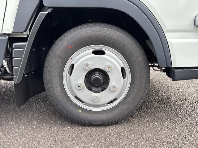 キャンター 　２ｔ　５ＭＴ　ダブルエアコン　アクティブブレーキアシスト５　車線逸脱警報装置　ＬＥＤヘッドライト　液晶メーター　リアビューカメラ　イージーアクサスシステム　Ｂｌｕｅｔｏｏｔｈ対応ＡＭ／ＦＭラジオ（29枚目）