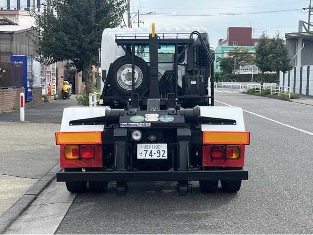 ヒノレンジャー 4tアームロール車 H23年式 新明和製 アームロール 最大積載量3,750kg 走行距離約332,000km 箱なし キャブバックステップ付 車検付 ETC付(5枚目)