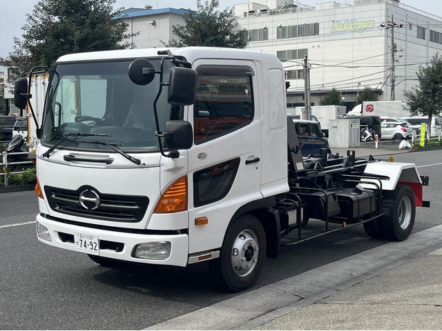 ヒノレンジャー 4tアームロール車 H23年式 新明和製 アームロール 最大積載量3,750kg 走行距離約332,000km 箱なし キャブバックステップ付 車検付 ETC付(8枚目)