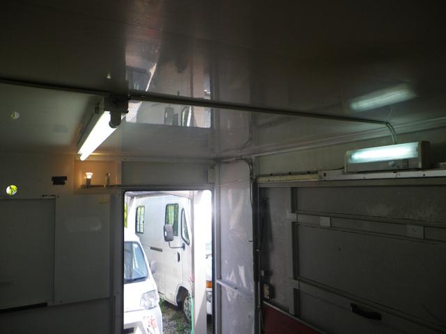 移動販売車 キッチンカー 左大型開口部 照明換気扇コンセント(15枚目)