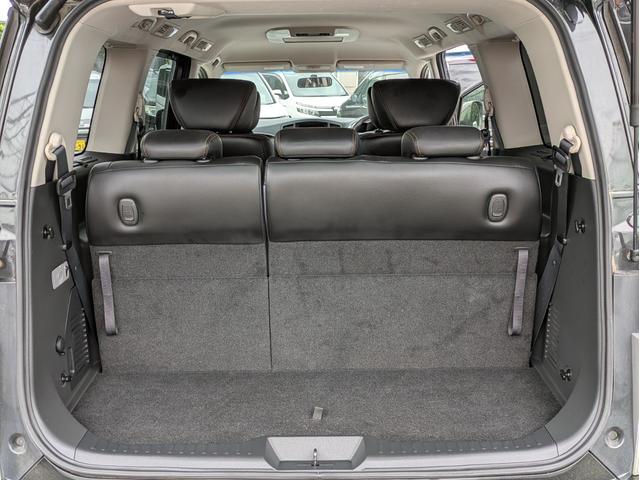 展示車両は全車両、内装ルームクリーニング、外装はピカピカに磨き作業、エンジンルームから車両下回りまで徹底的に仕上げます。当たり前の事ですが実際にご覧頂くお客様に気持ちよくご検討頂く為に手は抜きません。