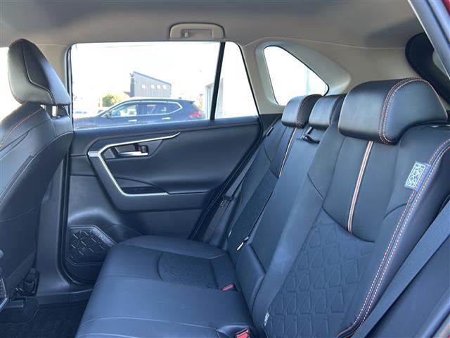 ＲＡＶ４ アドベンチャー　純正ナビ　フルセグ　バックカメラ　クルコン　ＥＴＣ　電動リアゲート　ルーフレール　純正アルミ　ＬＥＤヘッドライト　オートライト　オートエアコン　スマートキー　プッシュエンジン　４ＷＤ（22枚目）