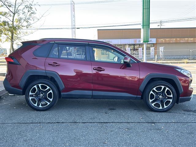 ＲＡＶ４ アドベンチャー　純正ナビ　フルセグ　バックカメラ　クルコン　ＥＴＣ　電動リアゲート　ルーフレール　純正アルミ　ＬＥＤヘッドライト　オートライト　オートエアコン　スマートキー　プッシュエンジン　４ＷＤ（34枚目）