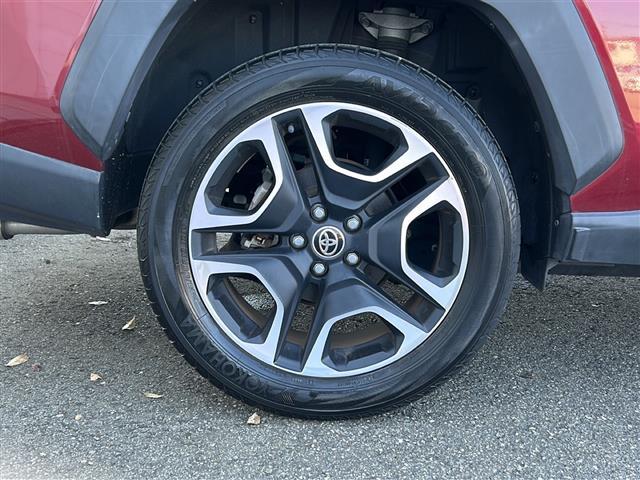 ＲＡＶ４ アドベンチャー　純正ナビ　フルセグ　バックカメラ　クルコン　ＥＴＣ　電動リアゲート　ルーフレール　純正アルミ　ＬＥＤヘッドライト　オートライト　オートエアコン　スマートキー　プッシュエンジン　４ＷＤ（41枚目）