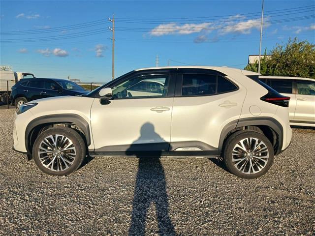 ヤリスクロス ハイブリッドZ 禁煙車 全方位モニタ ドラレコ レーダークルコン 衝突被害軽減 車線逸脱防止支援 停車中後突対応 フルLEDオートライト 純正8型ナビ ビルトインETC 半革シート 運転席Pシート 前席シートヒーター(17枚目)