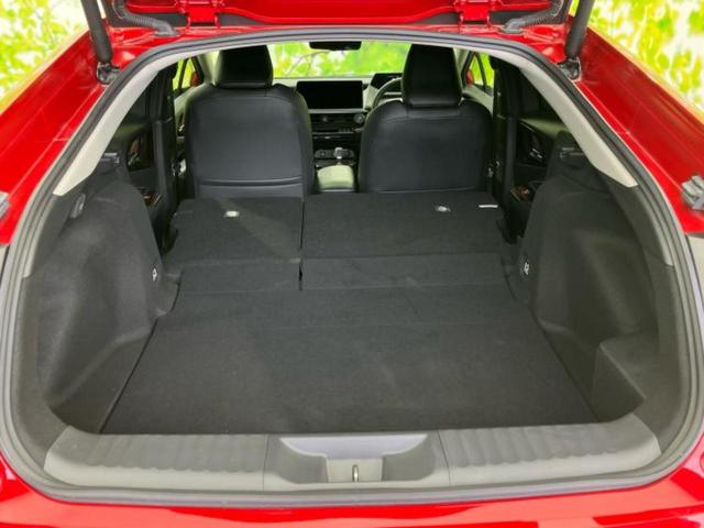 プリウス Z ガラスルーフ/保証書/ディスプレイオーディオ+ナビ/デジタルインナーミラー/トヨタセーフティセンス/シートヒーター 前席/全方位モニター/車線逸脱防止支援システム/シート 合皮 衝突被害軽減システム(19枚目)