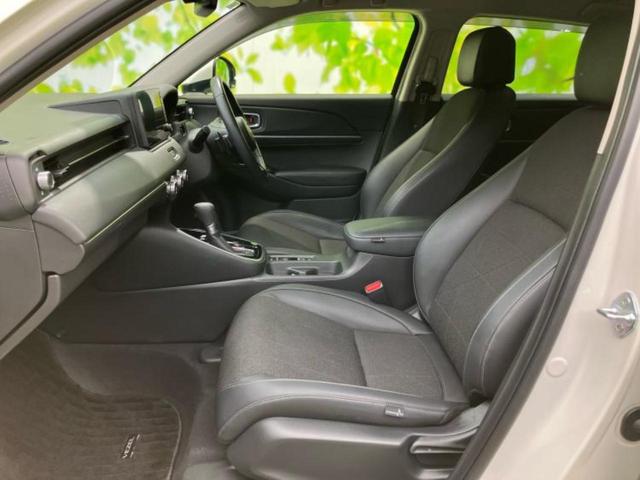 ヴェゼル ｅＨＥＶ　Ｚ　保証書／純正　９インチ　ＳＤナビ／衝突安全装置／シートヒーター／車線逸脱防止支援システム／シート　ハーフレザー／電動バックドア／ヘッドランプ　ＬＥＤ／ＵＳＢジャック／Ｂｌｕｅｔｏｏｔｈ接続／ＥＴＣ（6枚目）