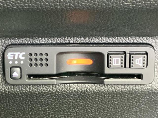 フリード クロスターホンダセンシング 新品タイヤ/保証書/ディスプレイオーディオ/衝突安全装置/両側電動スライドドア/車線逸脱防止支援システム/ヘッドランプ LED/ETC/EBD付ABS/横滑り防止装置/アイドリングストップ 記録簿(18枚目)