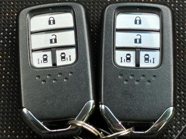 フリード クロスターホンダセンシング 新品タイヤ/保証書/ディスプレイオーディオ/衝突安全装置/両側電動スライドドア/車線逸脱防止支援システム/ヘッドランプ LED/ETC/EBD付ABS/横滑り防止装置/アイドリングストップ 記録簿(34枚目)