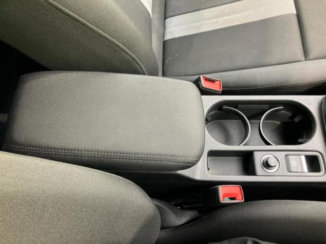 Ａ３ ３０ＴＦＳＩアドバンスド　新品タイヤ／保証書／純正　ＳＤナビ／衝突安全装置／ヘッドランプ　ＬＥＤ／ＥＢＤ付ＡＢＳ／横滑り防止装置／アイドリングストップ／フルセグＴＶ／エアバッグ　運転席／エアバッグ　助手席　衝突被害軽減システム（32枚目）