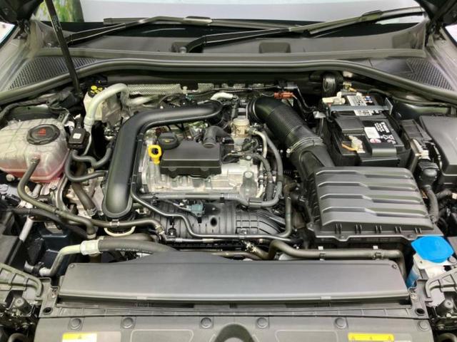 Ａ３ ３０ＴＦＳＩアドバンスド　新品タイヤ／保証書／純正　ＳＤナビ／衝突安全装置／ヘッドランプ　ＬＥＤ／ＥＢＤ付ＡＢＳ／横滑り防止装置／アイドリングストップ／フルセグＴＶ／エアバッグ　運転席／エアバッグ　助手席　衝突被害軽減システム（49枚目）