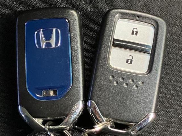 フィットハイブリッド ハイブリッド・Fパッケージ 社外 SDナビ/Bluetooth接続/ETC/EBD付ABS/横滑り防止装置/アイドリングストップ/フルセグTV/DVD/エアバッグ 運転席/エアバッグ 助手席/アルミホイール 社外 15インチ(33枚目)