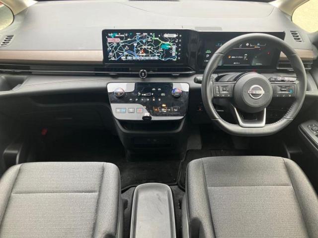 セレナ ｅパワーハイウェイスターＶ　新品タイヤ／保証書／ディスプレイオーディオ＋ナビ／フリップダウンモニター／インテリジェントルームミラー／衝突安全装置／両側電動スライドドア／アラウンドビューモニター／車線逸脱防止支援システム　ドラレコ（4枚目）