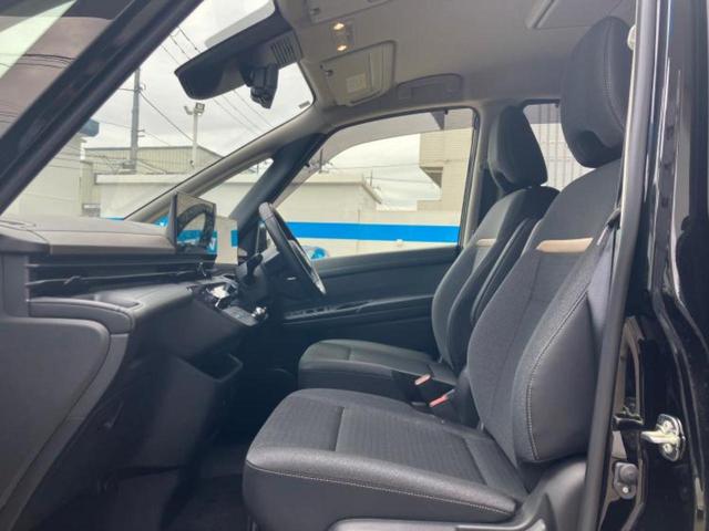 セレナ ｅパワーハイウェイスターＶ　新品タイヤ／保証書／ディスプレイオーディオ＋ナビ／フリップダウンモニター／インテリジェントルームミラー／衝突安全装置／両側電動スライドドア／アラウンドビューモニター／車線逸脱防止支援システム　ドラレコ（6枚目）