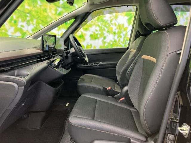 セレナ ｅパワーハイウェイスターＶ　新品タイヤ／保証書／ディスプレイオーディオ＋ナビ／フリップダウンモニター／インテリジェントルームミラー／衝突安全装置／両側電動スライドドア／アラウンドビューモニター／車線逸脱防止支援システム　ドラレコ（7枚目）