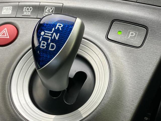 プリウス S 新品タイヤ/保証書/社外 SDナビ/ヘッドランプ HID/ETC/EBD付ABS/横滑り防止装置/アイドリングストップ/バックモニター/フルセグTV/エアバッグ 運転席/エアバッグ 助手席(18枚目)