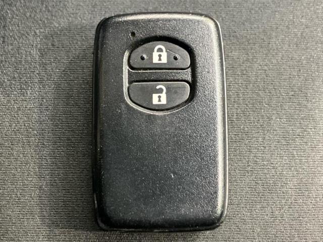 プリウス S 新品タイヤ/保証書/社外 SDナビ/ヘッドランプ HID/ETC/EBD付ABS/横滑り防止装置/アイドリングストップ/バックモニター/フルセグTV/エアバッグ 運転席/エアバッグ 助手席(34枚目)