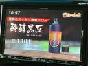 ４ＷＤ　Ｄパワーパッケージ　社外　８インチ　ＳＤナビ／フリップダウンモニター　社外　１０．２インチ／両側電動スライドドア／シートヒーター／ヘッドランプ　ＨＩＤ／ＥＴＣ／ＥＢＤ付ＡＢＳ／横滑り防止装置／フルセグＴＶ　後席モニター（13枚目）